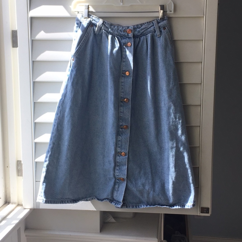 Zara button-down denim skirt